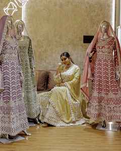 "Elegant Star Georgette Gharara Set con bordado Lakhnavi, Pearl Stones & Heavy Dupatta Venta al por mayor Colección de 4 piezas" - Product Image 2