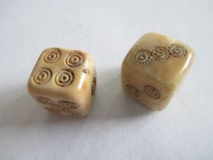 Dés en os faits à la main Décoration et fournitures > Autres décorations de mariage - Product Image 3