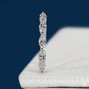 Bague demi-éternité minimaliste en moissanite taille marquise East West avec argent 925, cadeau de mariage, de fiançailles ou de fête pour votre partenaire - Product Image 2