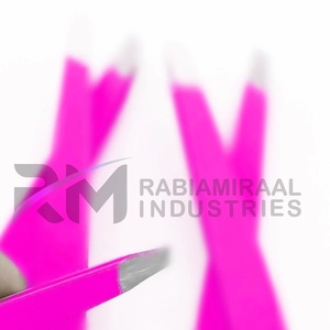 Pinza para cejas RMI Silver Tip personalizada, color rosa oscuro con recubrimiento en polvo y punta angular. - Product Image 5