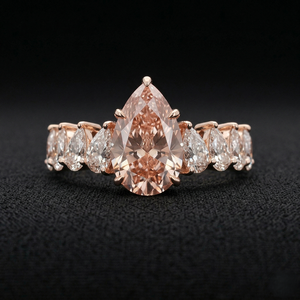 Elegante Anillo de Diamantes en Oro, Joyería para Bodas, Fiestas, Compromisos y Regalos - Product Image 1