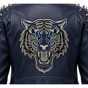 Veste en cuir noir pour homme, style punk, avec clous argentés et détails streetwear graphiques, qualité supérieure, élégante, durable et confortable. - Product Image 6