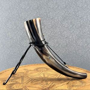 Cuerno Vikingo de Calidad Premium con Soporte, Acabado Natural Pulido, Ideal para Amantes de la Cerveza, la Hidromiel y el Vino - Product Image 1