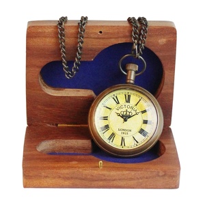 Montre nautique de poche en laiton faite à la main avec boîte en bois marron et fabricant indien incrusté de laiton - Product Image 6