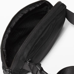 Sac banane étanche personnalisé avec logo pour téléphone et argent, idéal pour hommes et femmes - Product Image 4