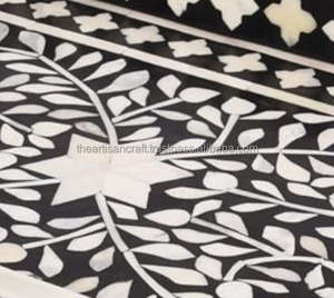 Plateau en bois d'incrustation d'os artisanal plateau de service polyvalent ou plateau décoratif en bois métal bambou marbre - Product Image 6