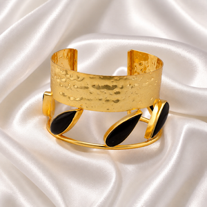 Brazalete Ancho de Ónix Negro con Incrustaciones de Turquesa, Hecho a Mano en Latón con Baño de Oro de 18k, Textura Elegante, Brazalete para Mujer Más Vendido - Product Image 2