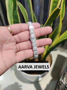 Bracelet jonc pour femme en argent sterling 925 plaqué rhodium, serti de moissanite taille émeraude en forme de cœur, maille cubaine, bijou cadeau - Product Image 2