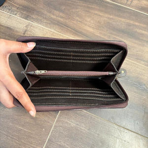 2025 Fabricante al por mayor Patrón de cocodrilo Cartera de cuero con cremallera para mujer con correa de mano de agarre Embrague de gran capacidad - Product Image 6