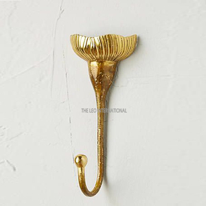 Gancho de colgar de color negro, de hierro y metal, con diseño de forma irregular, utilizado para colgar ropa, toallas, abrigos, como decoración de pared. - Product Image 4