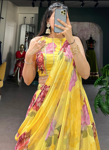 Ensemble Lehenga en Chiffon à Imprimé Floral Jaune pour Femmes, Robe de Mariage Indienne et Pakistanaise, Tenue de Fête Légère et Festive - Product Image 1