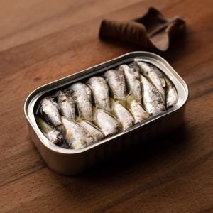 Sardines en conserve premium, emballées dans une saumure légère à 100 %, stérilisées par autoclave, en boîtes à anneau, certifiées HACCP, pour importateurs et grossistes - Product Image 4