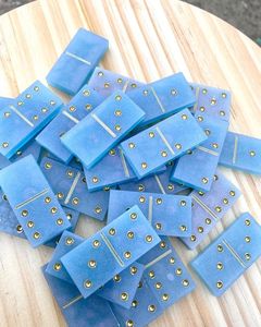 Juego de dominó de resina hecho a mano de primera calidad para noches familiares, reuniones sociales, fanáticos de los juegos de mesa e ideas de regalos. - Product Image 1