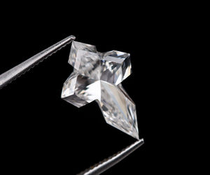 OM GEMS Diamante de laboratorio con corte en cruz único en forma de cruz de Cristo, excelente corte, 1.50 Ct, HPHT CVD, E,F VVS-VS, para colgante - Product Image 3