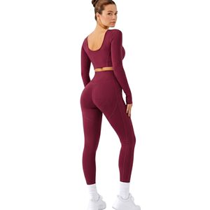 Ensemble de yoga premium sans coutures extensible avec soutien-gorge de sport à coussinets amovibles, coupe sculptante pour l'entraînement et le yoga - Product Image 2