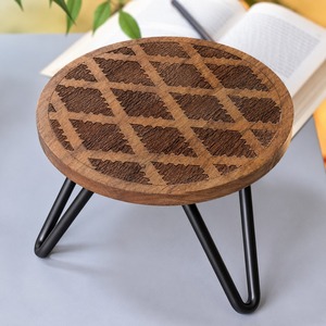 Support à gâteau exclusif en bois et en fer, base de service élégante faite à la main pour gâteaux et présentation de desserts - Product Image 3