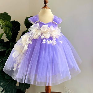Vestido de Princesa con Flores Rosadas para Niñas, Falda de Tul en Capas, Detalles Florales en la Cintura, Tirantes Ajustables para Fiestas y Eventos Infantiles - Product Image 4