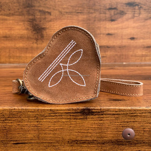 Nuevo Mini monedero con cremallera de cuero de ante en forma de corazón con muñequera, monedero Vintage para mujer, monedero de cuero genuino a la moda - Product Image 2