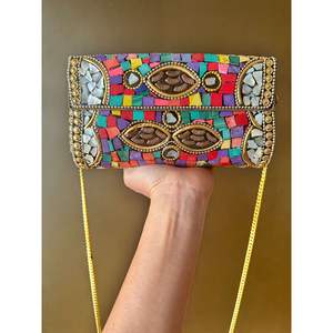 RR ENTERPRISES Pochette en cristal artisanale pour femme, finition argent antique, accessoire de mode en provenance d'Inde - Product Image 2