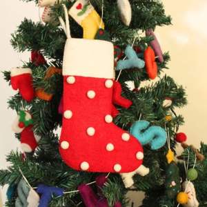 ถุงเท้าคริสต์มาสทำมือคุณภาพสูงจากผ้าขนสัตว์เป็นมิตรกับสิ่งแวดล้อม พร้อมดีไซน์ตามสั่ง - สีแดงและสีขาว - Product Image 3