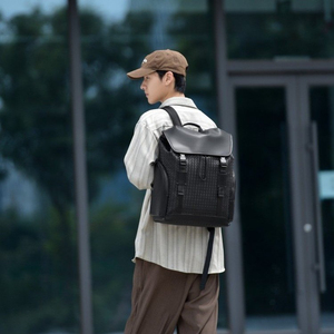 Mochila Antirrobo Minimalista de Cuero PU con Patrón de Diamantes, Resistente al Agua, 20-39L, Unisex, con Correas de Hombro y Cierre de Cremallera - Product Image 4
