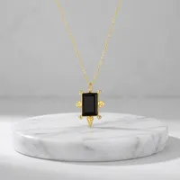 Collier pour femme, design unique, élégant et minimaliste, avec pendentif fantaisie en onyx noir et chaîne en laiton plaqué or 18 carats