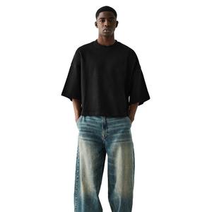 Camisa holgada y ligera que ofrece comodidad y estilo en una prenda perfecta para guardarros informales. - Product Image 3