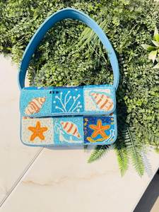 Magnifique sac à bandoulière brodé et orné de perles avec motif artisanal détaillé pour mariages, fêtes et occasions festives - Product Image 4