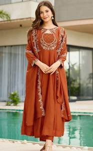 Ensemble Anarkali lourd avec motif Dori au dos, en pure soie Vichitra, Salwar Kameez de créateur sur mesure et confortable pour les fêtes et les Pooja - Product Image 6