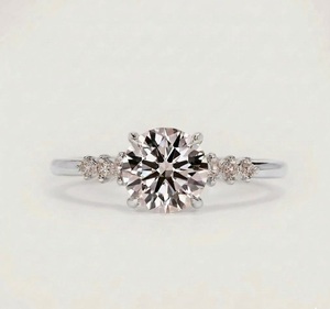 Bague de fiançailles et de mariage demi-éternité en or massif 14K, diamant de laboratoire taille ronde 2.10 carats, couleur E, clarté VVS2, certifiée IGI - Product Image 1