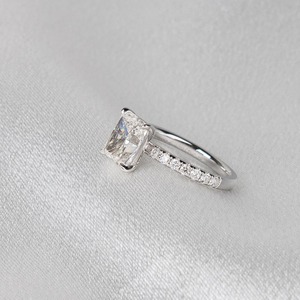 แหวนหมั้นเพชรทรงเรเดียนท์คัท 2 กะรัต ดีไซน์เรียบหรู สี E ความสะอาด VVS รับรองโดย IGI ทองคำขาว 14K สำหรับผู้หญิง - Product Image 3