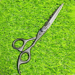 Ciseaux de coiffure professionnels en acier inoxydable faits à la main, ciseaux de barbier de précision ultra-affûtés pour une coupe fluide - Product Image 1