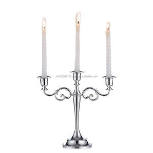 Elegantes candelabros de metal plateados hechos a mano para decoración de interiores de lujo y arreglo de velas para eventos de bodas - Product Image 6
