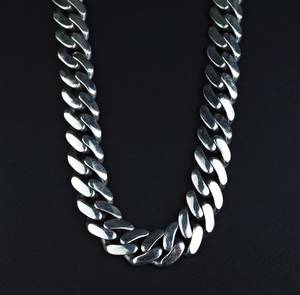 Collar de cadena cubana para hombre en plata de ley 925 con construcción sólida y pesada y acabado pulido audaz para un estilo moderno. - Product Image 6