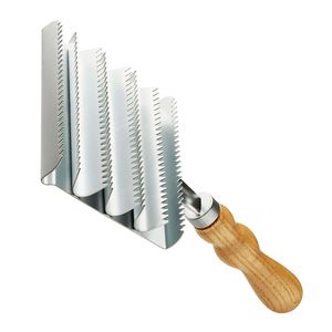 Cepillo de Aseo para Caballos y Ganado con 6 Cuchillas Ajustables de Acero Inoxidable Reutilizables y Mango de Madera - Product Image 4