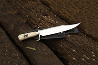 Couteau Bowie artisanal pour le cinéma, lame en acier carbone 1095, manche en os, avec étui en cuir