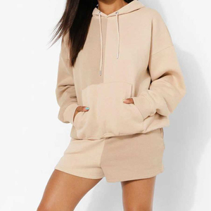 Nouvel arrivage : Ensemble sweat à capuche et short pour femme, 100 % coton, léger, impression de logo personnalisée rapide, couleur unie, fabrication OEM - Product Image 5