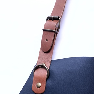 Tablier de Barbier Personnalisable pour Hommes et Femmes – Cape de Coiffure Confortable en Jean avec Logo pour Salons et Barbiers - Product Image 3