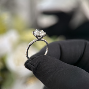 Bague de fiançailles en or blanc 14 carats avec diamant de laboratoire rond de 1,00 carat, certifiée IGI, solitaire classique à 6 griffes - Product Image 5