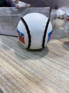 Balón de Hurling Janoon Sports Sliotar de Alta Calidad JHB-1245, Impresión Personalizada, Duradero, Proveedor de Equipamiento Deportivo al por Mayor OEM ODM - Product Image 3