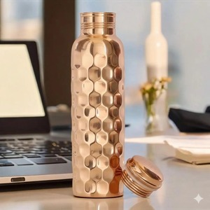 Bouchons de bouteille d'eau en cuivre pur martelé, finition antique, écologiques, avec motif diamant antique, gravés, design classique, style ayurvédique - Product Image 3