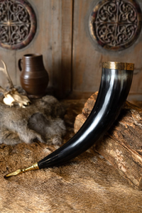 Vendedor Confiable Vende Cuerno Vikingo Tallado a Mano para Beber Cerveza, el Mejor Artesanía Natural Pulida con Soporte - Product Image 1