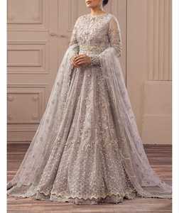 Robes de mariée élégantes et richement ornées de haute qualité pour femmes, confectionnées sur mesure à des prix abordables. - Product Image 1