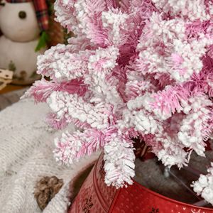 Albero di Natale Artificiale Sottile a Forma di Matita, 7,5 Piedi di Altezza, Non Illuminato, Effetto Neve, con Rami Rosa Realistici a Forma di Pino - Product Image 2