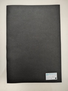 ผ้าสปันบอนด์สีดำแบบไม่ทอ 50GSM เป็นมิตรกับสิ่งแวดล้อม ผลิตจากโพลีโพรพิลีน 100% สำหรับถุงช้อปปิ้งแบบ W Cut และ U Cut น้ำหนักเบา - Product Image 1