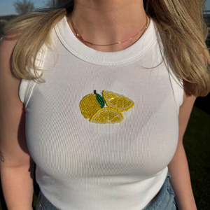 Camiseta de algodón beige para mujer, manga corta, con cuentas de palma y pedrería, top informal de verano con cuello redondo para mujer - Product Image 1