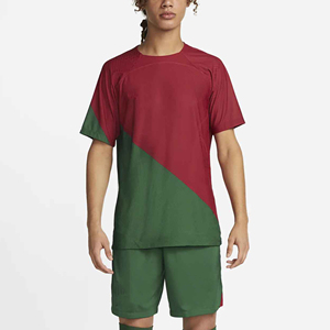 Camiseta de Fútbol Verde Texturizada de Manga Corta con Cuello Redondo, Ajuste Atlético, Tejido Transpirable de Poliéster, Ropa Deportiva - Product Image 1