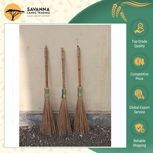 Proveedor Mayorista de Escobas de Fibra con Mango de Madera de Excelente Calidad y Cerdas Duras para Limpieza de Interiores y Exteriores - Product Image 5