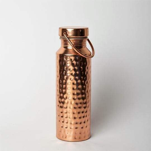Bouteilles d'eau en cuivre artisanales de haute qualité 500 ml, design traditionnel avec des bienfaits pour la santé pour maintenir l'hydratation - Product Image 1