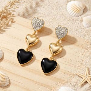 Pendientes colgantes vintage antideslustre con triple corazón y piedra negra para mujeres y niñas - Product Image 2